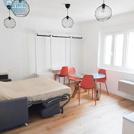 Economo B5 Tirabora Short Rent *
